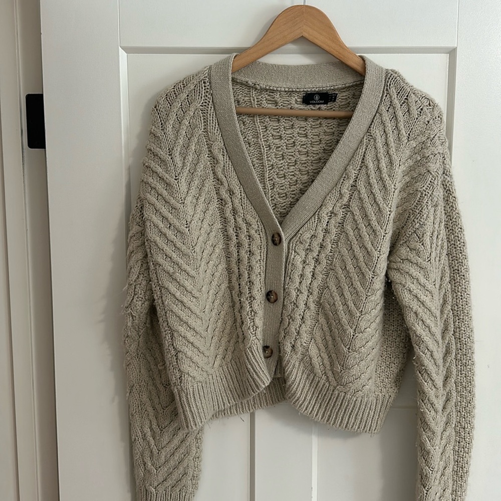 Volcom cardigan size medium